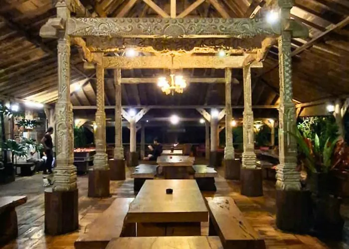 Hotel Warung Rekreasi *